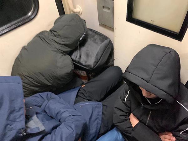 新春走基层｜春运天路之旅：沪萨列车Z164上的47小时