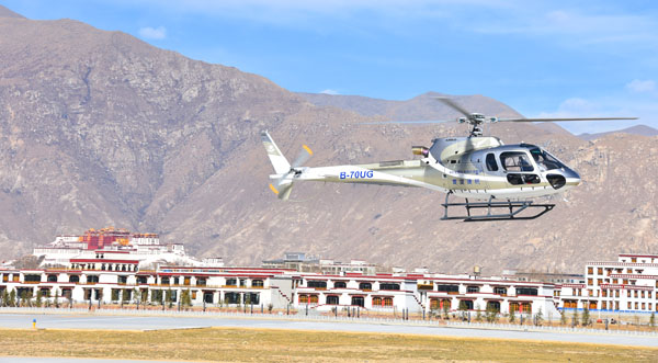 04 图为雪鹰通航直升机沿着拉萨河空中观光。.jpg 04 图为雪鹰通航直升机沿着拉萨河空中观光。.jpg