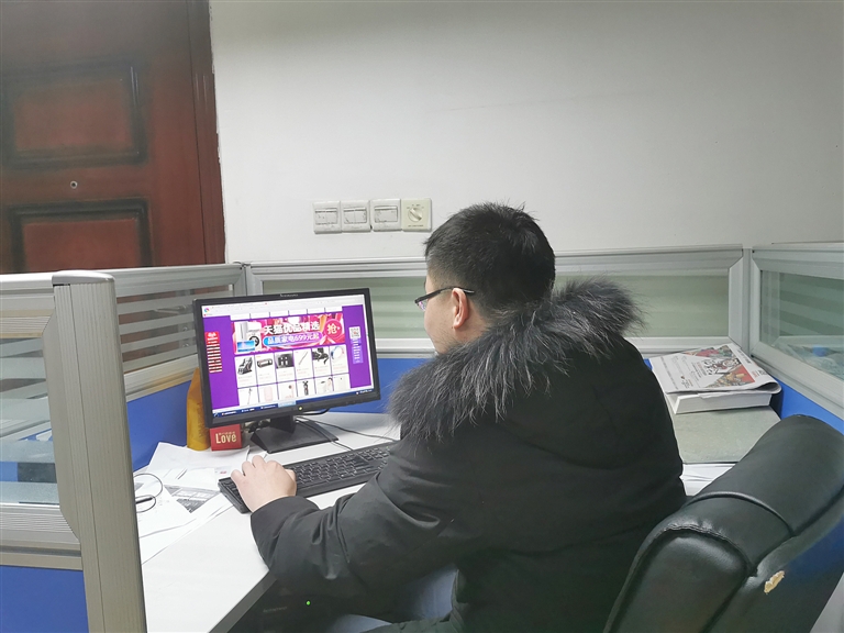 xuwt9b82_s.jpg xuwt9b82_s.jpg