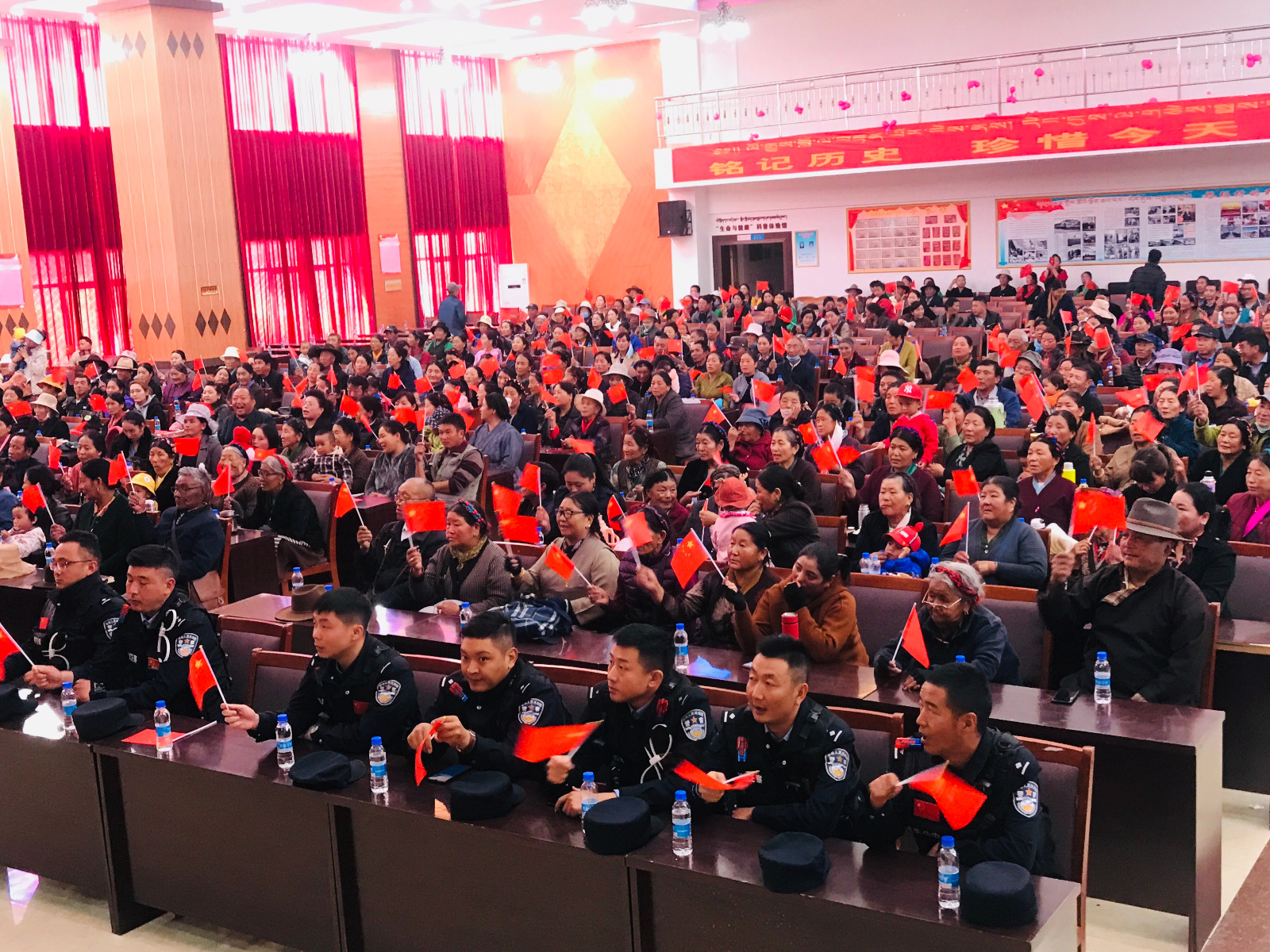 图为文艺演出现场。 (3).jpg 图为文艺演出现场。 (3).jpg