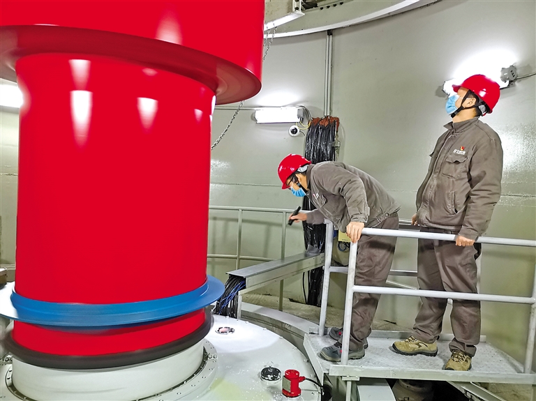 zhangym0285_s.jpg zhangym0285_s.jpg