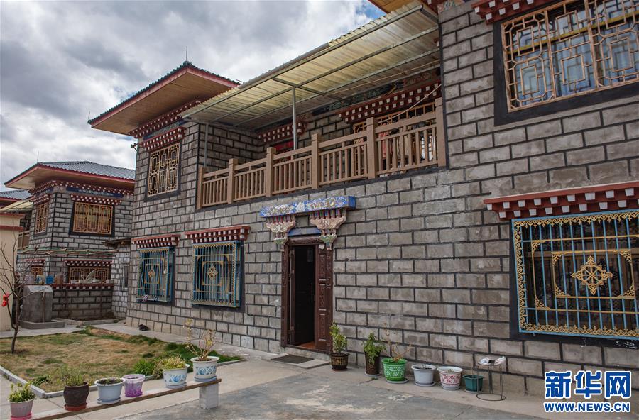 (决战决胜脱贫攻坚·图文互动)(1)从搬迁者到致富者——雅鲁藏布江畔小康村见闻