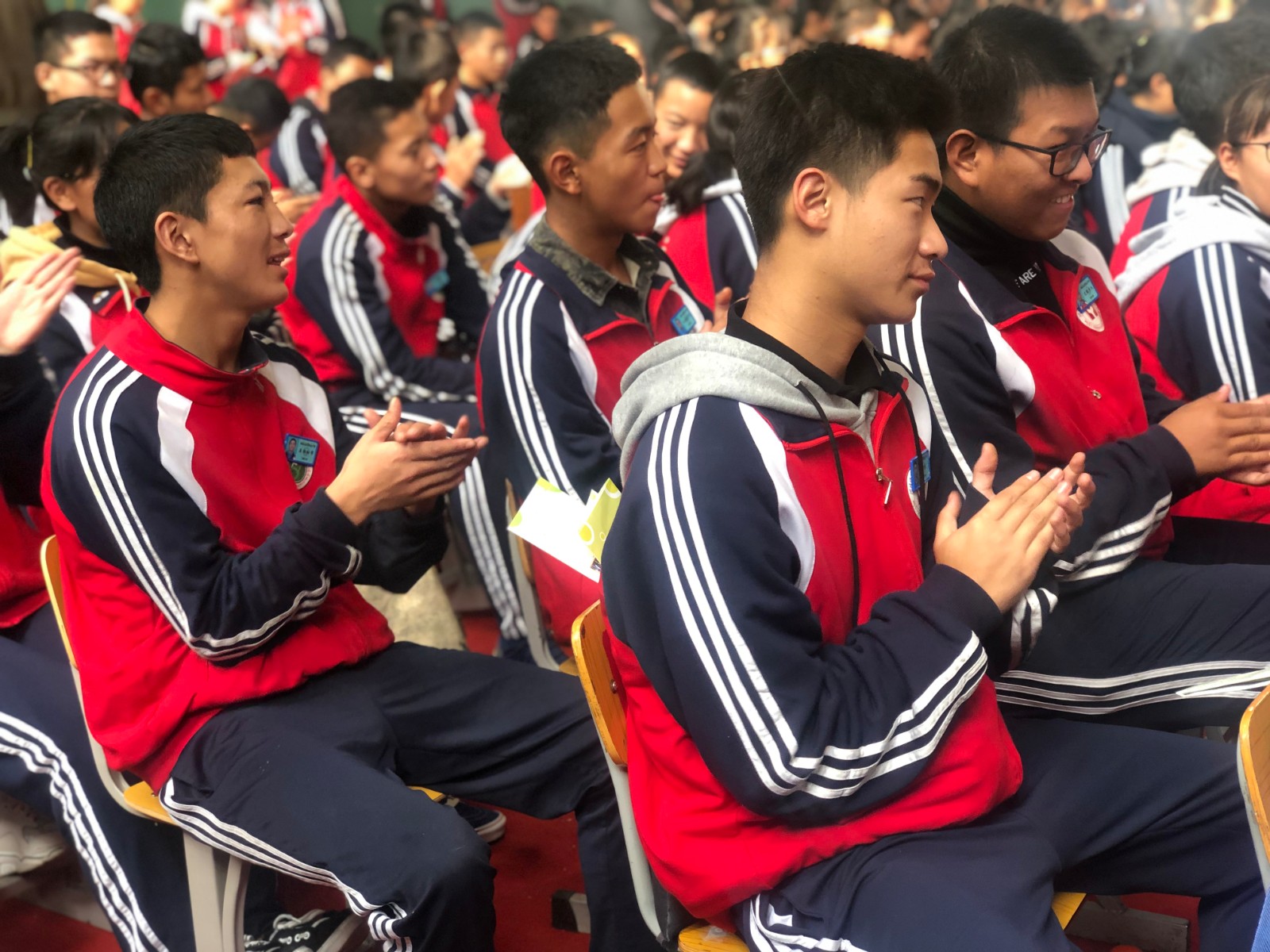 yj1121p01河北师范大学附属民族学院学生认真听取报告。.jpg yj1121p01河北师范大学附属民族学院学生认真听取报告。.jpg