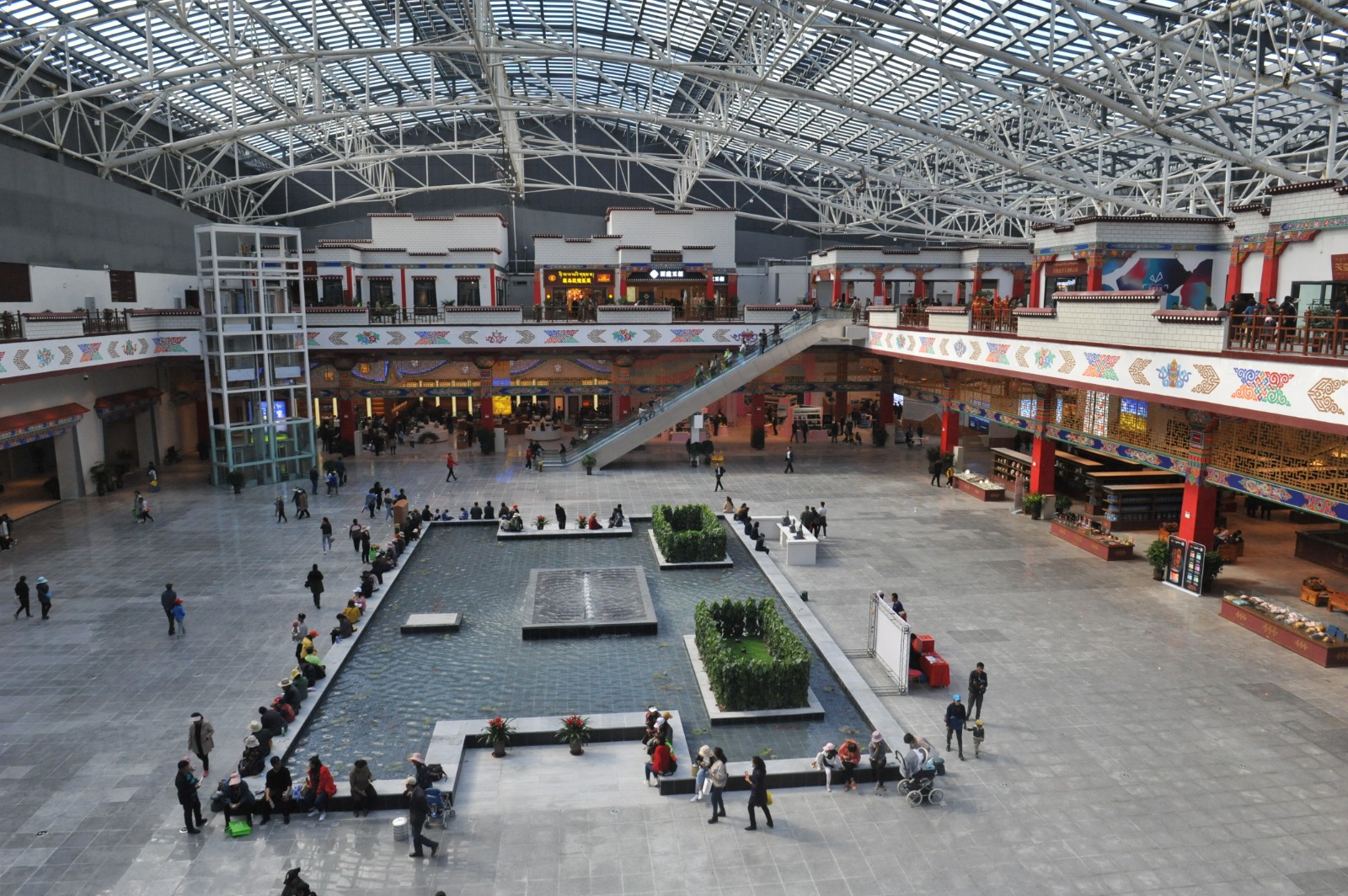 06 展销大厅。.JPG 06 展销大厅。.JPG