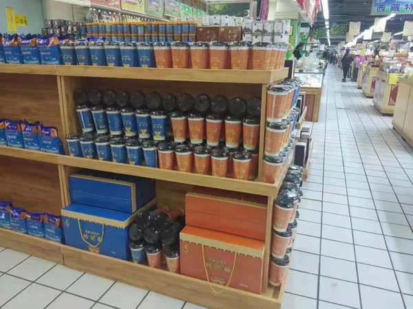 拉萨各大超市已上架绿翩翩糌粑糊。.jpg 拉萨各大超市已上架绿翩翩糌粑糊。.jpg