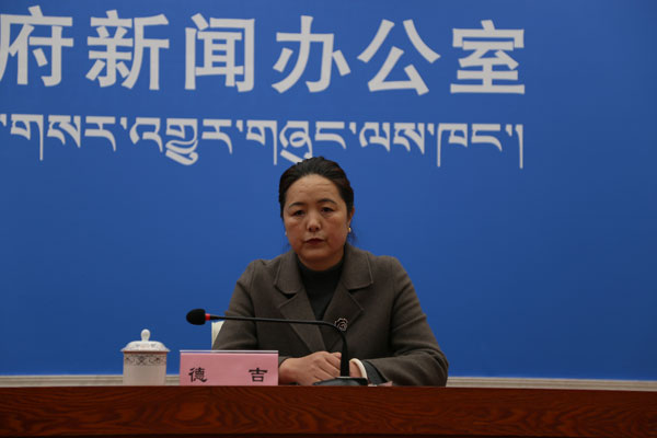 图为新闻发言人 自治区卫生健康委藏医药管理局局长 德吉.jpg 图为新闻发言人 自治区卫生健康委藏医药管理局局长 德吉.jpg