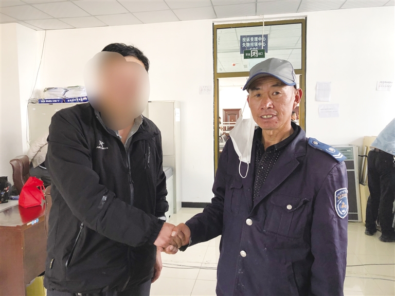 liy06419_s.jpg liy06419_s.jpg