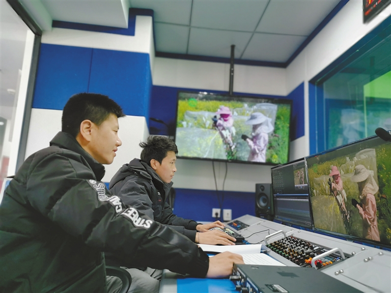 azgl9b16_s.jpg azgl9b16_s.jpg