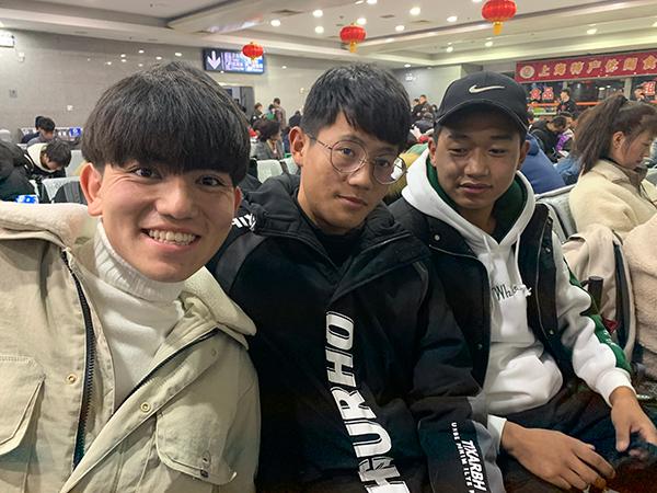 新春走基层｜春运天路之旅：沪萨列车Z164上的47小时