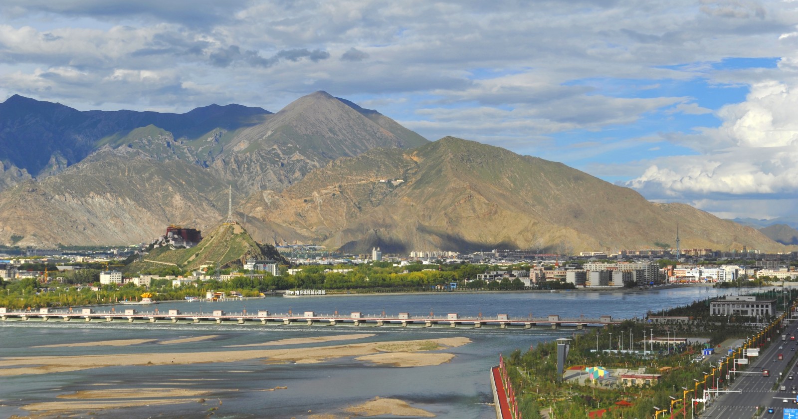 图为拉萨河水利风景区。.jpg