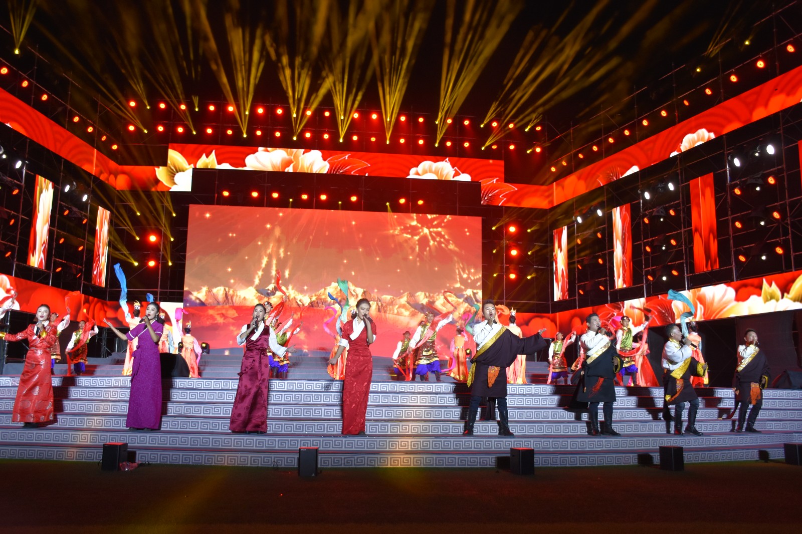 开幕晚会现场2.JPG