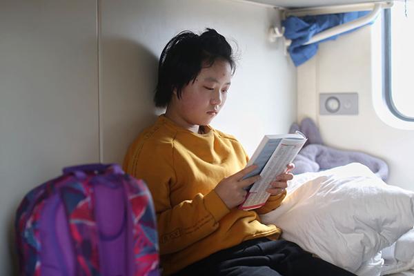 新春走基层｜春运天路之旅：沪萨列车Z164上的47小时