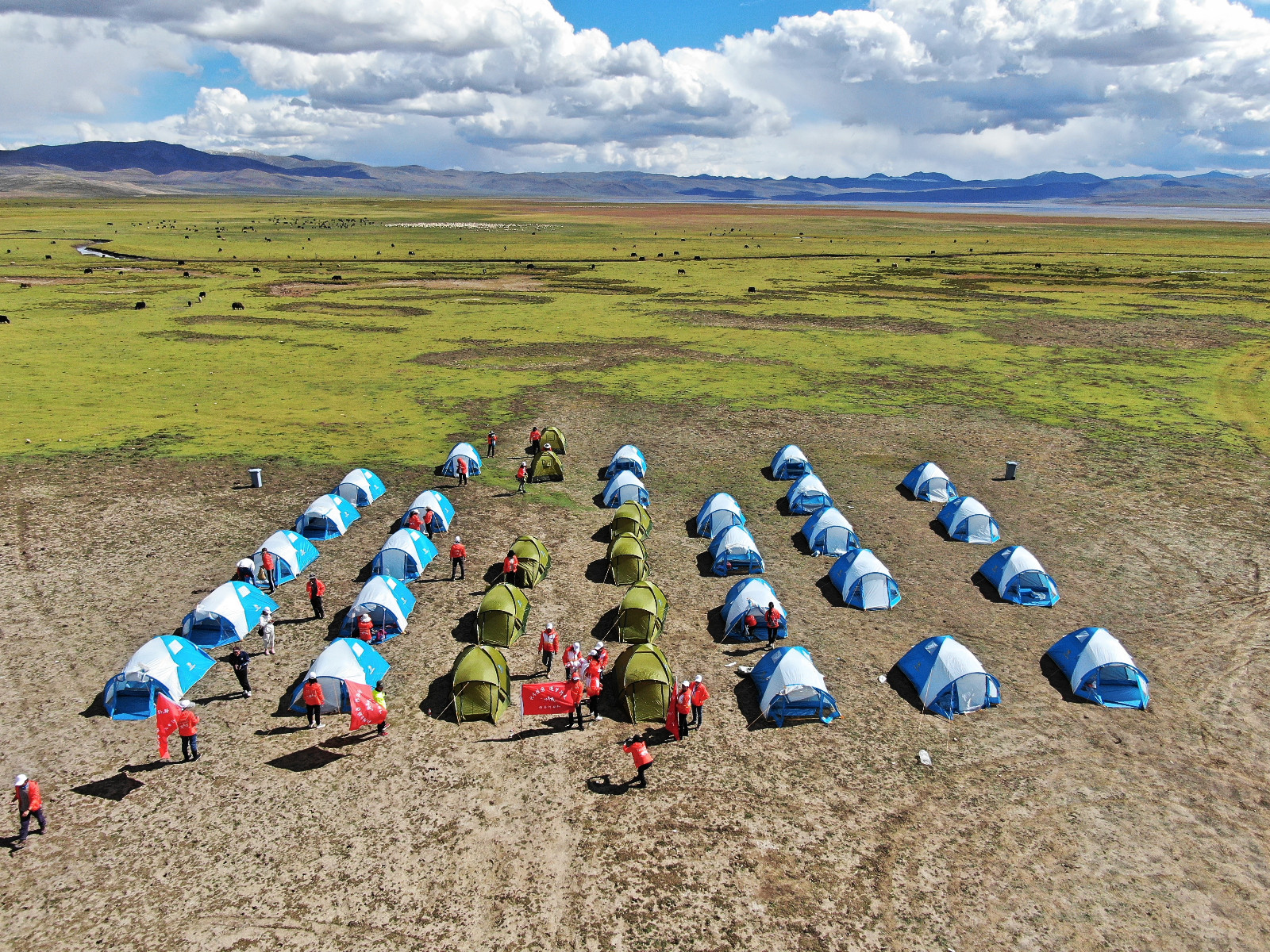 帐篷营地.jpg 帐篷营地.jpg