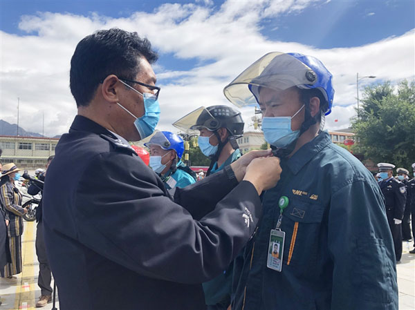 liy07179_s.jpg liy07179_s.jpg